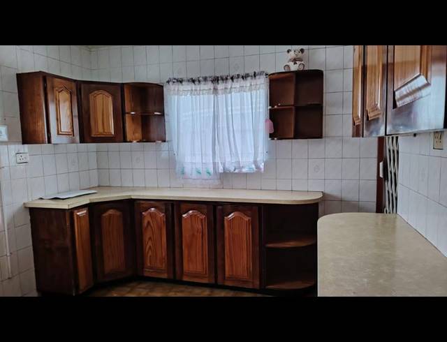 5 BEDROOM HOUSE FOR SALE IN UMHLATHUZANA